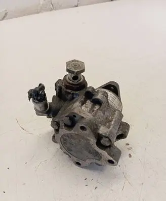 Volkswagen PASSAT B5.5 Power steering pump 8D0145156K 7691955235