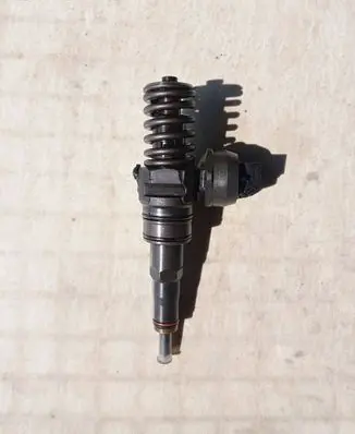 Skoda Octavia Mk2 (1Z) Fuel injector 038130073ag