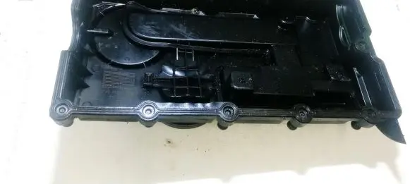 Volkswagen PASSAT B6 Rocker cam cover 03g103475