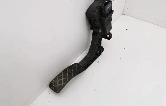 Audi A6 S6 C6 4F Accelerator throttle pedal 4F1723523B