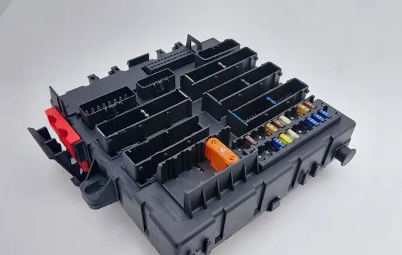 Opel Vectra C Fuse module 13125488 13125488BA 519032106