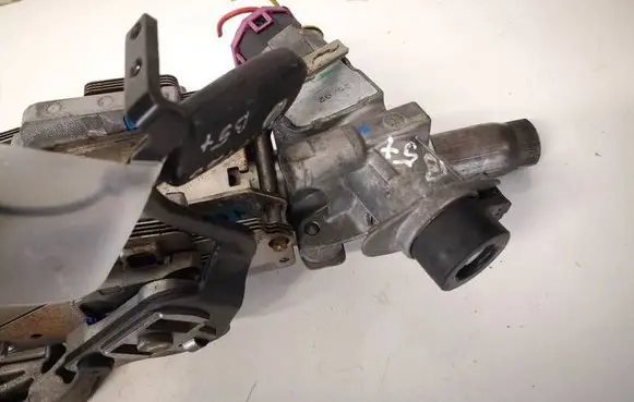 Volkswagen PASSAT B5.5 Ignition lock 4B0905851B