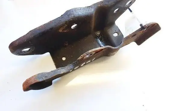 Renault Laguna I Engine mounting bracket 817314