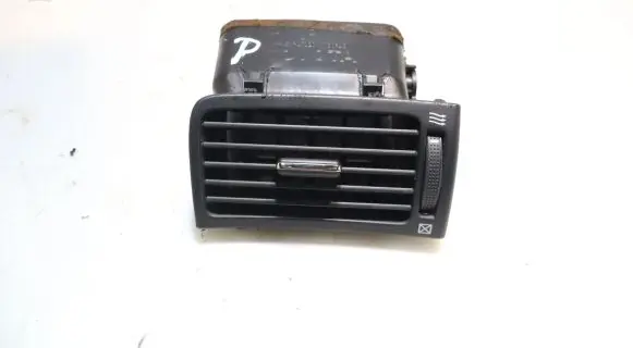 Toyota Avensis T250 Dashboard side air vent grill/cover trim