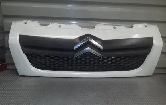 Citroen Jumper Front bumper upper radiator grill 