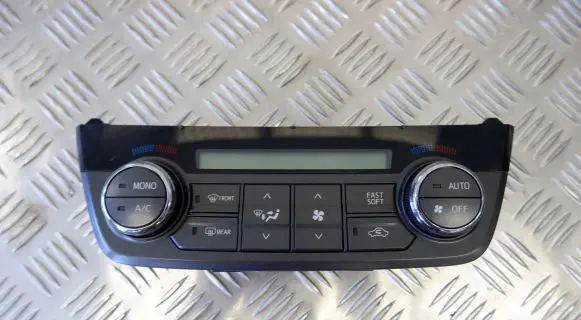 Toyota RAV 4 (XA40) Climate control unit 5590042400