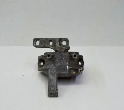 Volkswagen Tiguan Engine mount bracket 5N0199262E