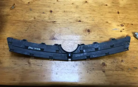 Front bumper upper radiator grill