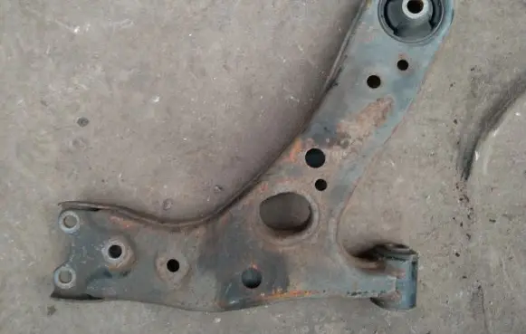 Toyota Avensis T270 Front lower control arm/wishbone
