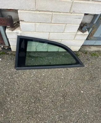 Audi A1 Side middle window/glass 8X3845299