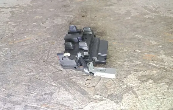 Honda CR-V Electric window control switch M17432