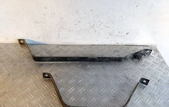 Toyota RAV 4 (XA40) Fuel tank mounting bracket 