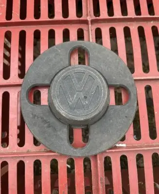 Volkswagen Golf I Original wheel cap 871601171