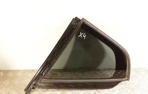 Volvo XC40 Rear side window 32244805