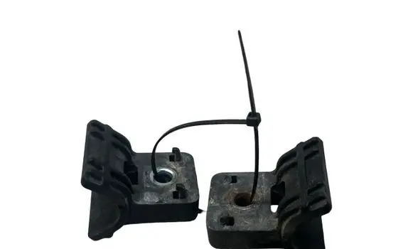Opel Zafira C Radiator mount bracket 13250318