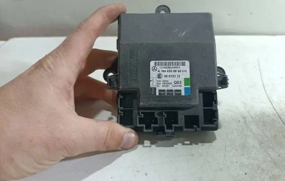 Mercedes-Benz B W245 Door control unit/module A1698206826