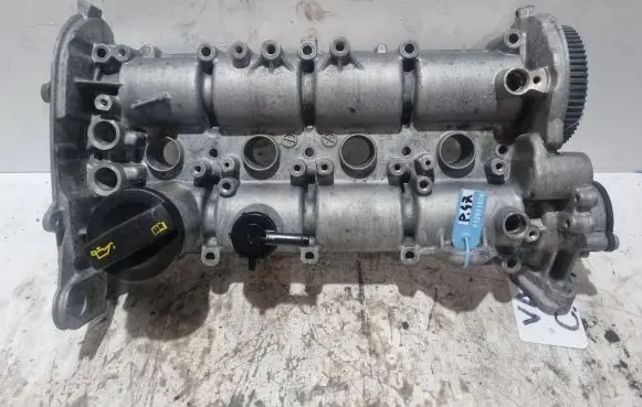 Volkswagen Polo IV 9N3 Rocker cam cover 04E103479M