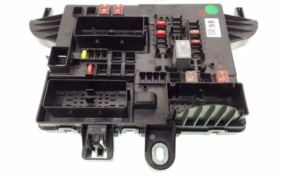 Opel Insignia A Fuse module 13277318