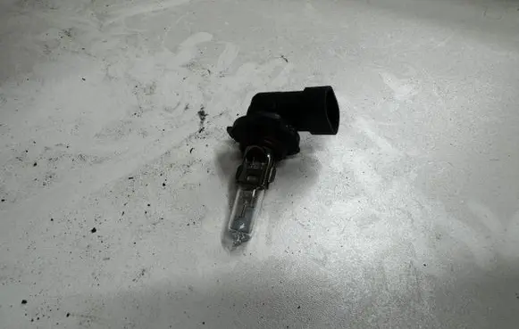 BMW 5 E39 Headlight/headlamp bulb 900512V65W