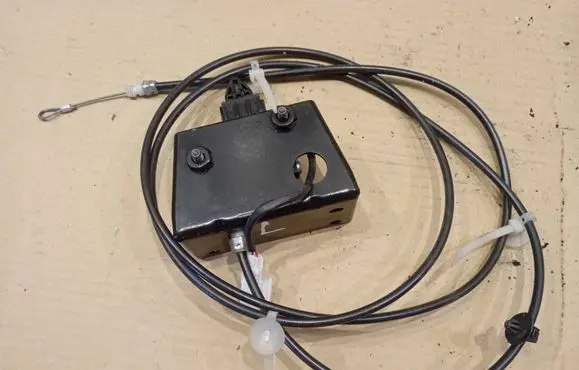 Mitsubishi Colt CZ3 Convertible roof lock/latch