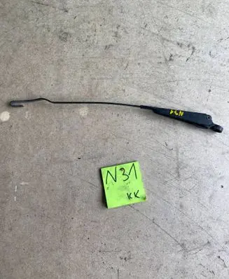 Volkswagen Polo II 86C 2F Front wiper blade arm 867955409A