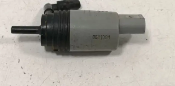 BMW 1 E81 E87 Windscreen/windshield washer pump 571693415 2355710 061106M