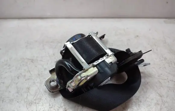Mercedes-Benz C W205 Front seatbelt 622765800