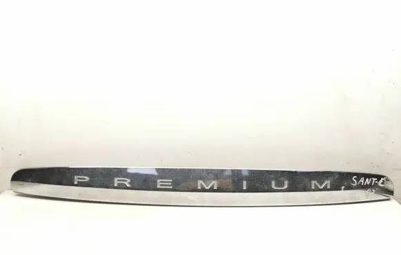 Trunk door license plate light bar
