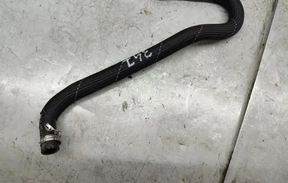 Volkswagen Touareg II Engine coolant pipe/hose