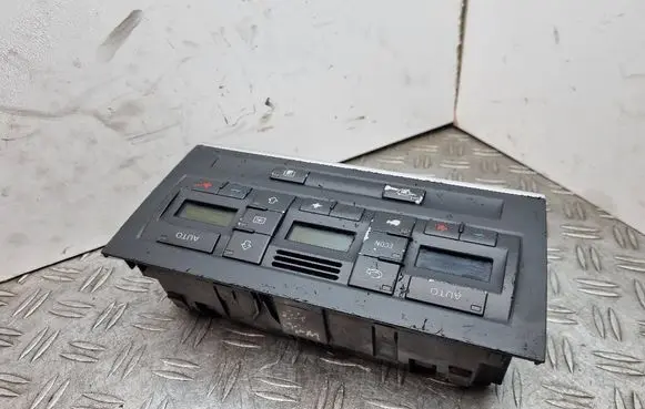 Audi A4 S4 B7 8E 8H Climate control unit 8E0820043