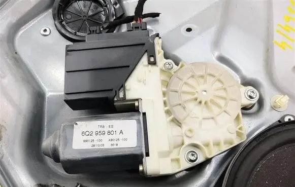 Seat Ibiza III (6L) Front door window regulator with motor 6L4837756N