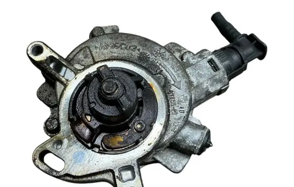 Ford C-MAX II Vacuum pump BM5G2A451FA F0L010 D87TA