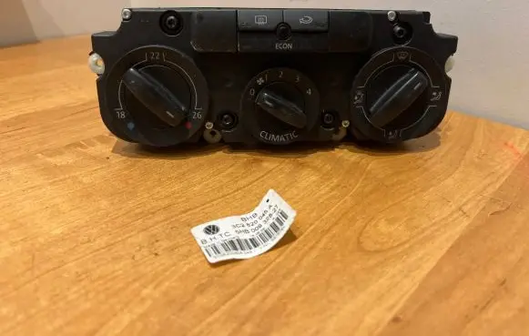 Volkswagen PASSAT B6 Climate control unit 3C2820045A 5HB00932827