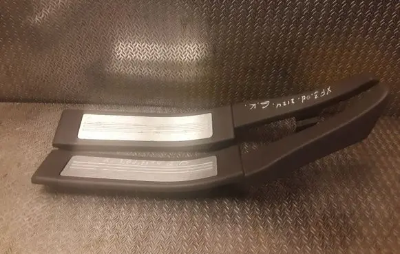 Jaguar XF X250 sill trim set (inner) 8X23F13244A 8X23F13245A