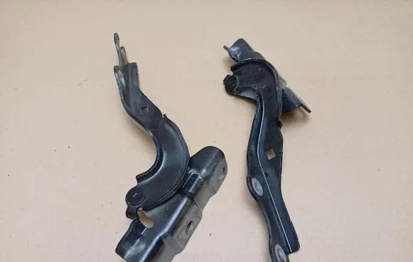 Mazda CX-5 Engine bonnet/hood hinges 