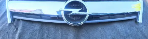 Opel Antara Front bumper upper radiator grill 96433328