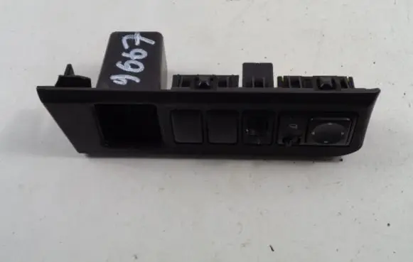 Nissan Note (E11) Wing mirror switch 684859U100
