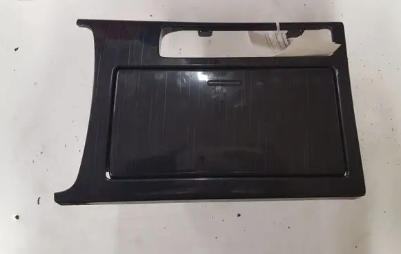 Cup holder front