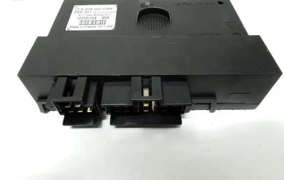 Mercedes-Benz Vito Viano W639 Door control unit/module A6399000300 12205104 Z0S001