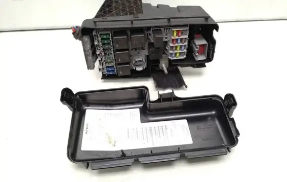 Volvo XC90 Fuse box set 30728132 30728133 30765093