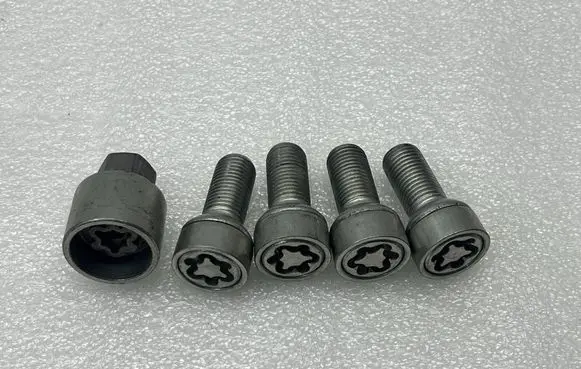 Audi A3 8Y Anti-theft wheel nuts and lock
