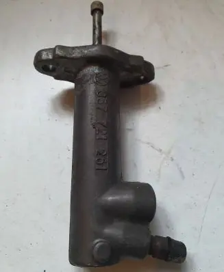 Clutch slave cylinder