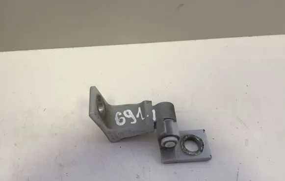 Volkswagen Golf VII Rear door lower hinge 8K0831401D A046574