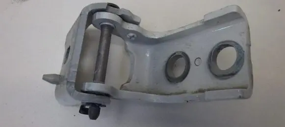 Citroen DS5 Rear door lower hinge