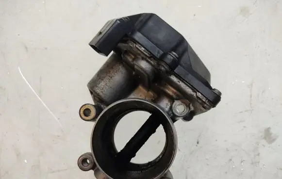Volkswagen Golf VI Throttle valve 03L128063E