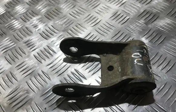 Engine mount bracket