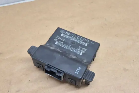 Audi A3 S3 8P Gateway control module 1K0907530B 1K0907951