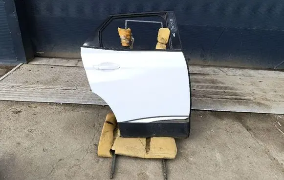 Peugeot 3008 II Rear door 