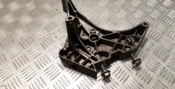 Skoda Octavia Mk2 (1Z) Engine mounting bracket 03L199207