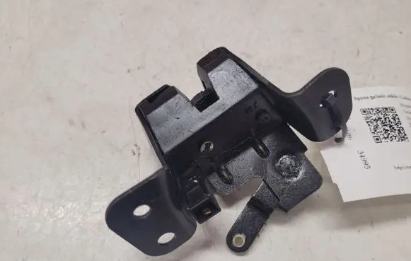 Hyundai Tucson JM Tailgate window lock/catch/latch 